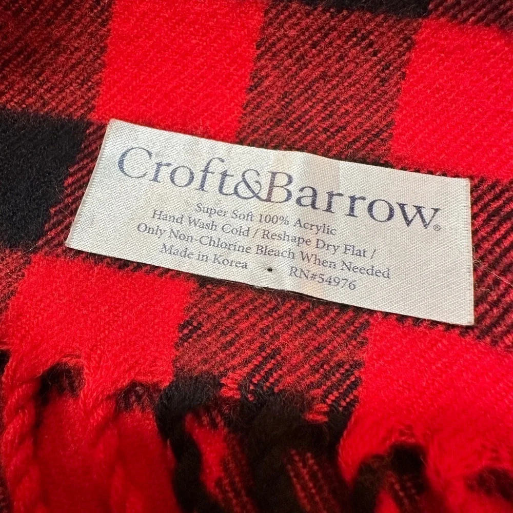CROFT&BARROW, WOMENS, RED & BLACK, BUFFALO PLAID SCARF. IN EXCELLENT CONDITION.